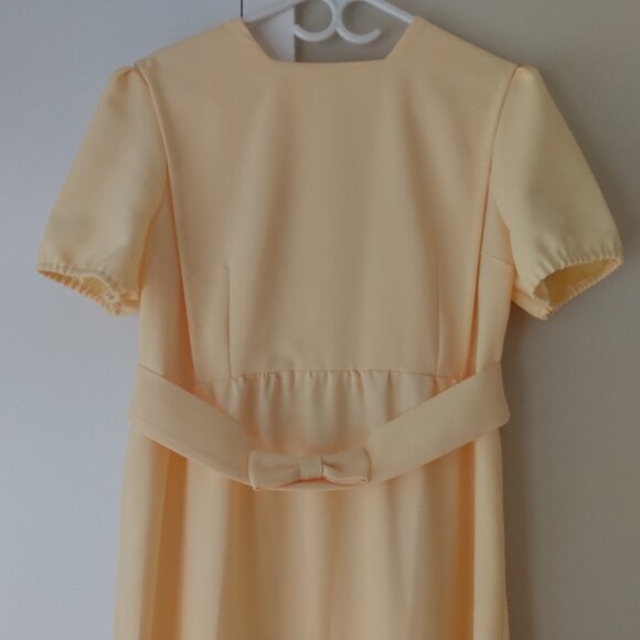 Formal Yellow Amish Mennonite Cape Dress 42"B 37"W Reverse Satin Bow Belt Modest - Picture 14 of 14
